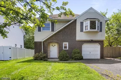 205 School St, Green Brook, NJ 08812