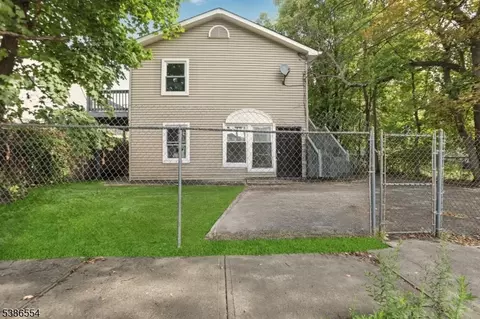 102 Oxford St, Paterson, NJ 07522