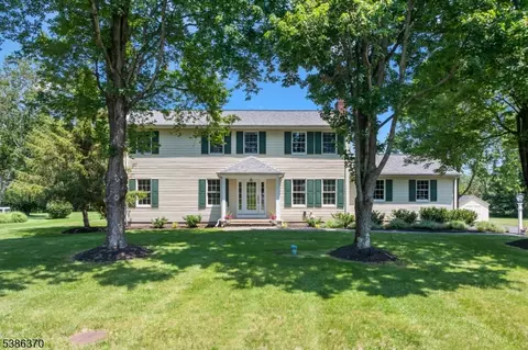 35 Brookside Dr, Skillman, NJ 08558