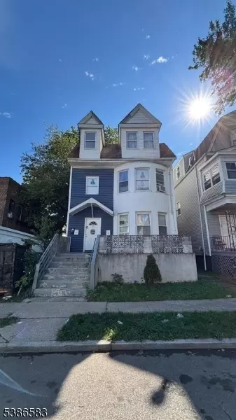 10 S 17th St, East Orange, NJ 07018