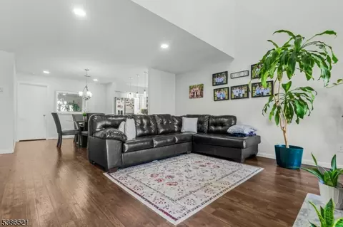 416 River Renaissance, East Rutherford, NJ 07073
