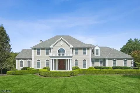 26 Clearview Rd, Whitehouse Station, NJ 08889