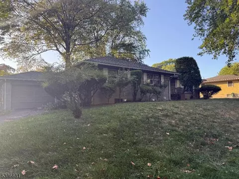 134 Lake View Blvd, Edison, NJ 08817