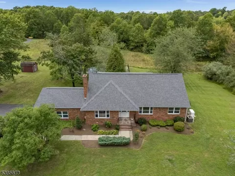 108 Fitzer Rd, Frenchtown, NJ 08825