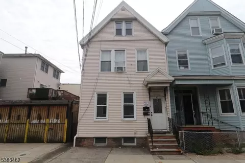47 Ann St, Newark, NJ 07105