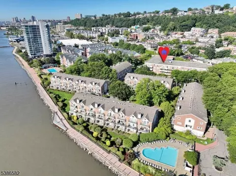 100 Grand Cove Way #3N, Edgewater, NJ 07020