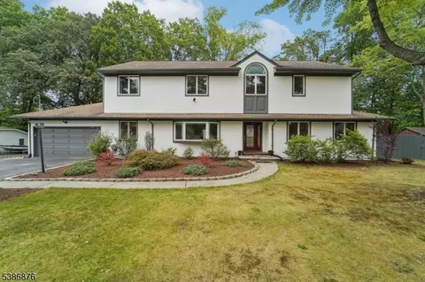 11 Nemic Ln, Whippany, NJ 07981