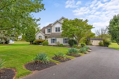 720 Colonial Ct, Somerville, NJ 08876