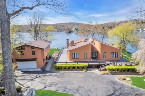 128 Chincopee Rd, Jefferson, NJ 07849