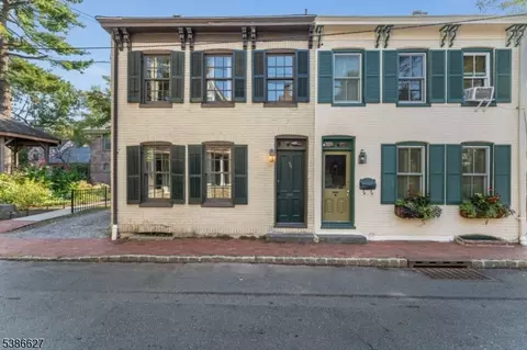 54 George St, Lambertville, NJ 08530