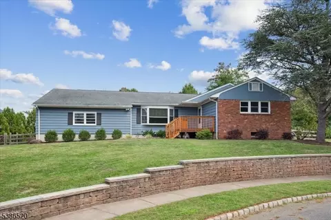 4 Kiser Ln, Bridgewater, NJ 08807