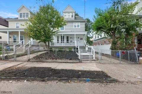 859 S 16th St, Newark, NJ 07108