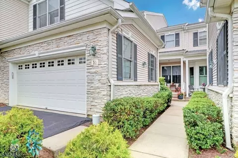30 Schweinberg Dr, Roseland, NJ 07068