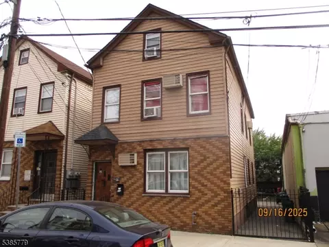 7 Kossuth St, Newark, NJ 07105