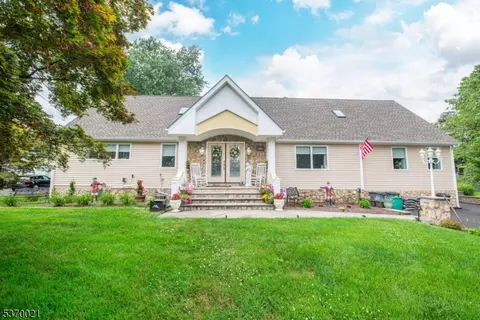18 Cleary Pl, Fairfield, NJ 07004