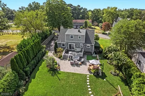 17 Tiffin Pl, Bridgewater, NJ 08807