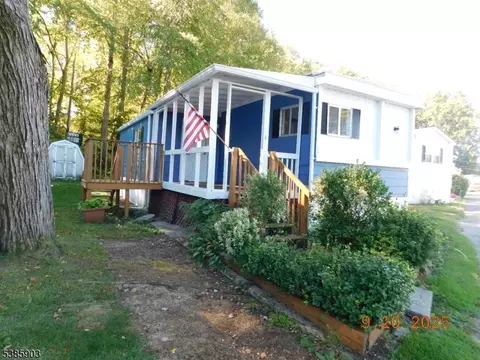 59 Back St, Oxford, NJ 07863