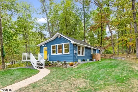 21 Lake Rd, Fredon Twp, NJ 07860