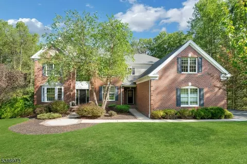 33 Chancellor Way, Long Valley, NJ 07853