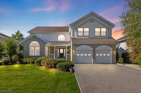 43 Churchill Dr, Clifton, NJ 07013
