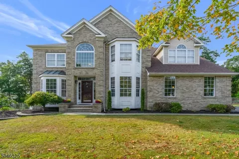 4 Saunders Ln, Hackettstown, NJ 07840