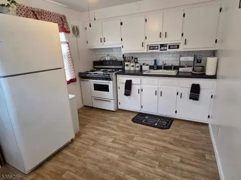515 Cook Ave, Middlesex, NJ 08846 photo 2