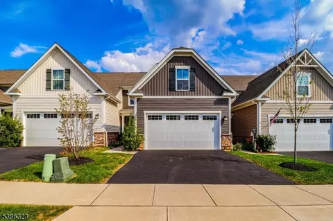 10 Sparrowhawk St, Washington, NJ 07882