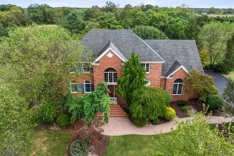 20 Horseshoe Dr, Hillsborough, NJ 08844