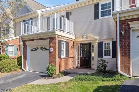 27 Topaz Dr, Franklin Park, NJ 08823