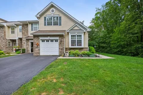 17 Scarborough Ct, Budd Lake, NJ 07828