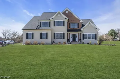 400 Bradford Ln, Bloomsbury, NJ 08804