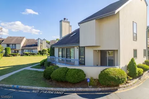 33 Spencer St, Somerset, NJ 08873