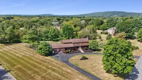 2 Blacksmith Rd, Whitehouse Station, NJ 08889