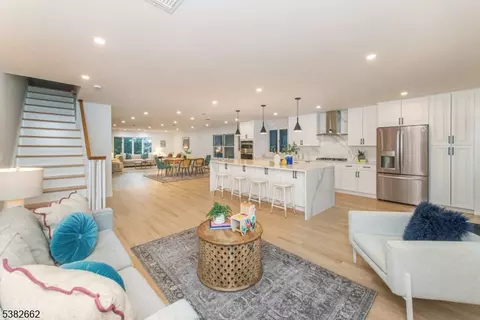 409 Washington St, Carlstadt, NJ 07072