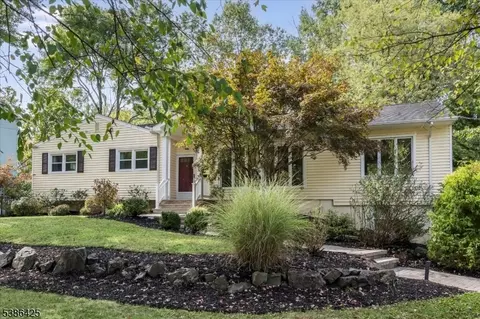 36 Shadow Ln, Berkeley Heights, NJ 07922 photo 2