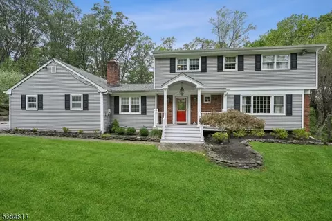 23 Northview Dr, Morris Plains, NJ 07950