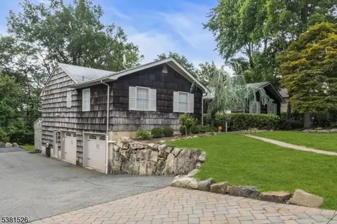 27 Underwood Dr, West Orange, NJ 07052