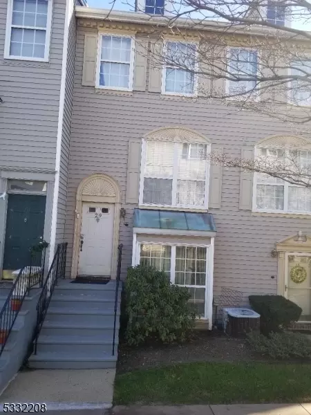 29 Howard Ct, Newark, NJ 07103