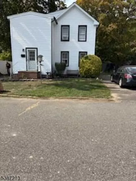 5 Storms Pl, Haskell, NJ 07420