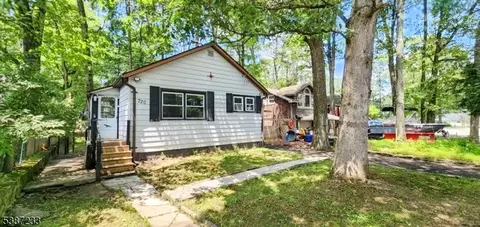 720 Brooklyn Mountain Rd, Hopatcong, NJ 07843