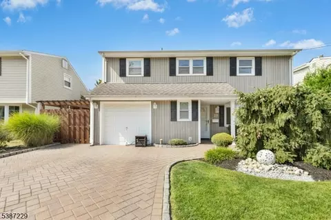 25 N Lincoln Ave, Colonia, NJ 07067