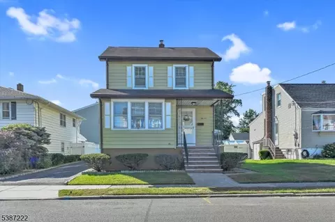 54 Rochelle Pkwy, Saddle Brook, NJ 07663