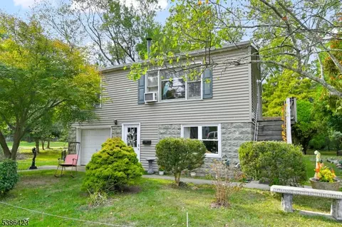 92 Lakeview Ter, Oakland, NJ 07436