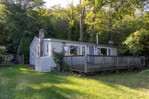 4 Lake Path 1, Branchville, NJ 07826
