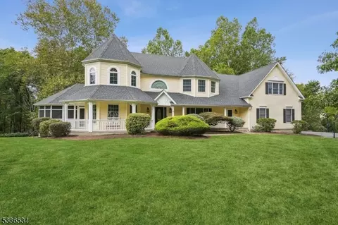 12 Cardinal Way, Flemington, NJ 08822