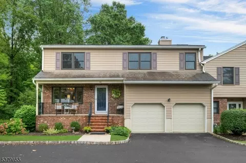 90 Sunrise Dr, Gillette, NJ 07933