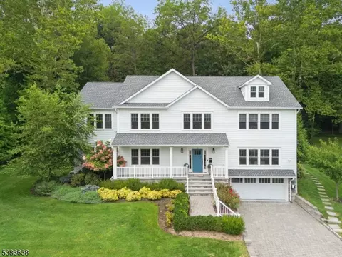 16 Cliffside Dr, Livingston, NJ 07039