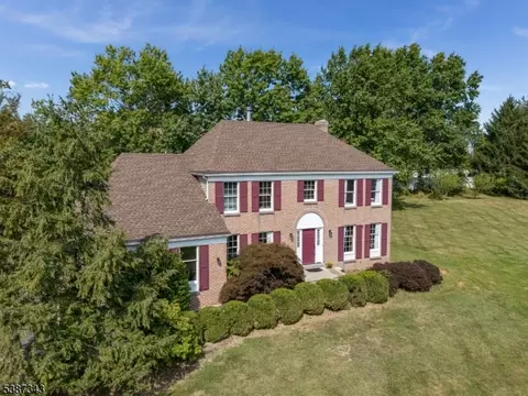 5 Rea Ct, Flemington, NJ 08822
