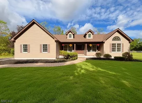 29 Green St, Blairstown, NJ 07825