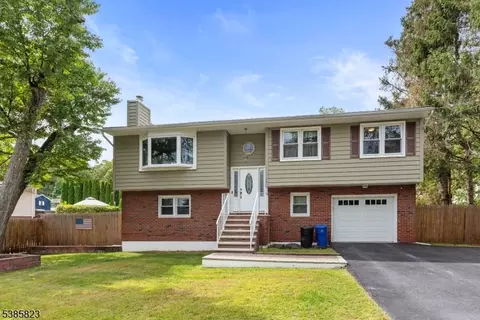 134 Monroe Trl, Hopatcong, NJ 07843